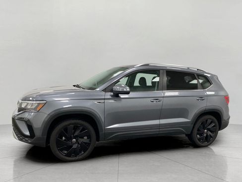 Used 2023 Volkswagen Taos SE w/ Panoramic Sunroof Package AWD/4WD image 8