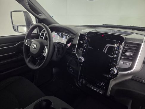 Used 2025 RAM 2500 Big Horn AWD/4WD image 32
