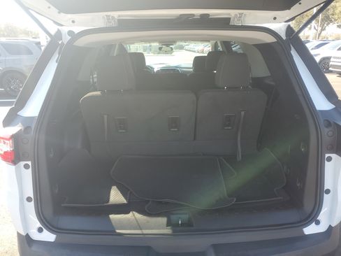 Used 2020 Chevrolet Traverse LS image 8