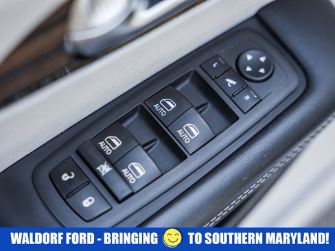 Used 2023 Chrysler Pacifica Limited image 41