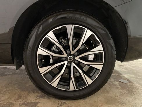 Used 2025 Volvo XC60 B5 Plus image 30