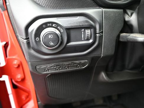 Used 2024 Jeep Gladiator Mojave AWD/4WD image 14