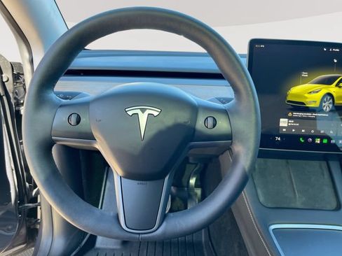 Used 2023 Tesla Model Y Long Range AWD/4WD image 18