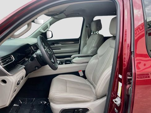 Used 2022 Jeep Wagoneer Series II AWD/4WD image 22