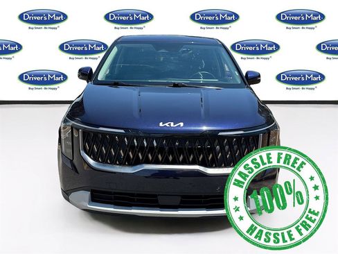 Used 2025 Kia Carnival FWD image 2