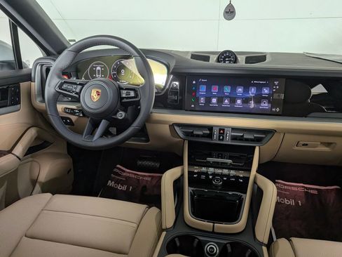 New 2026 Porsche Cayenne image 21