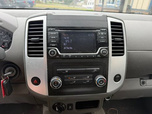 Used 2016 Nissan Frontier SV AWD/4WD image 10