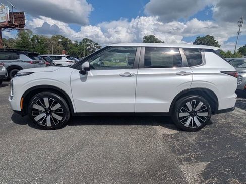 New 2026 Mitsubishi Outlander SE image 7