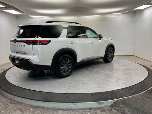 Used 2022 Nissan Pathfinder SV image 5