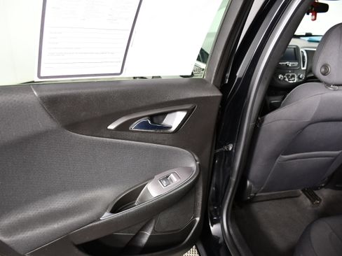 Used 2017 Chevrolet Malibu LT FWD image 43