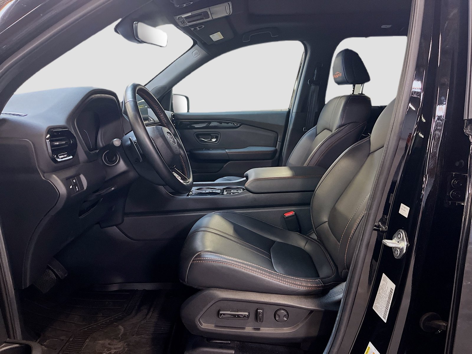 Used 2025 Honda Pilot TrailSport image 21