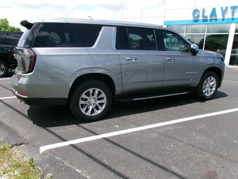 Used 2025 Chevrolet Suburban Premier AWD/4WD image 3