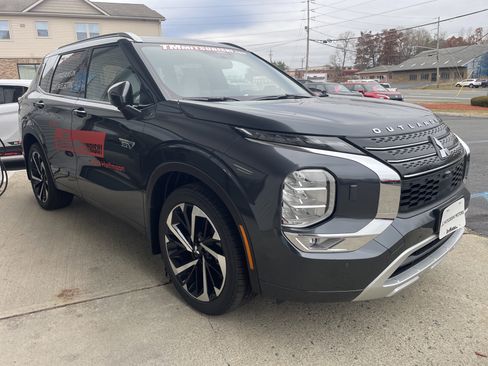 New 2025 Mitsubishi Outlander SEL image 3