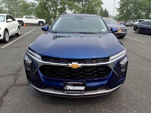 Certified 2024 Chevrolet Trax LT w/ Driver Confidence Package FWD image 3