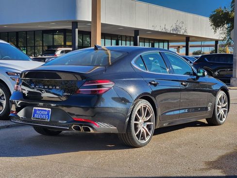 Used 2023 Genesis G70 2.0T image 7