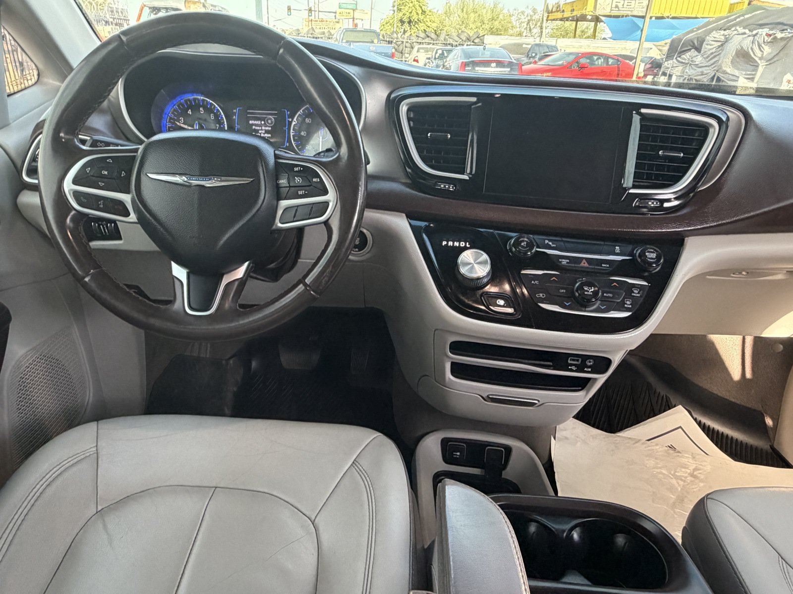 Used 2017 Chrysler Pacifica Touring-L FWD image 17