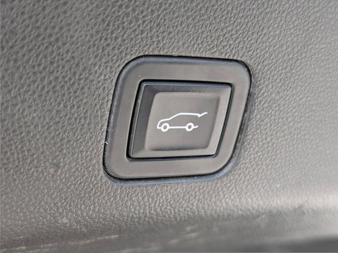 Used 2023 Chevrolet Suburban High Country w/ Advanced Technology Package image 16