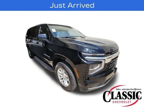 Used 2025 Chevrolet Suburban LS image 1