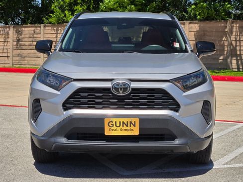 Used 2020 Toyota RAV4 LE FWD image 8