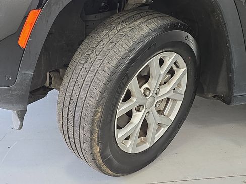 Used 2023 Jeep Grand Cherokee Limited w/ Luxury Tech Group II image 33