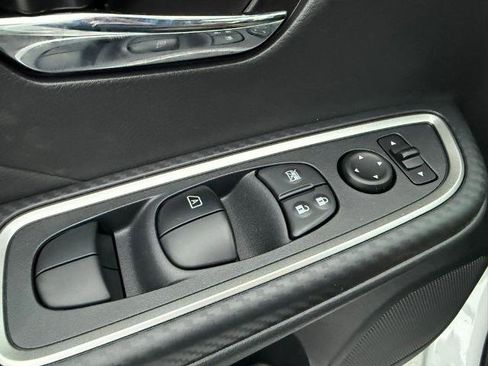 New 2025 Nissan Versa SR w/ Trunk Package image 20