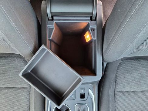 Used 2023 Chevrolet Traverse LT FWD image 34