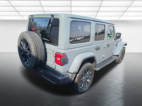 Used 2025 Jeep Wrangler Unlimited Sahara AWD/4WD image 17