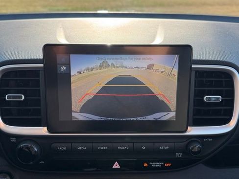 Used 2025 Hyundai Venue SEL image 16