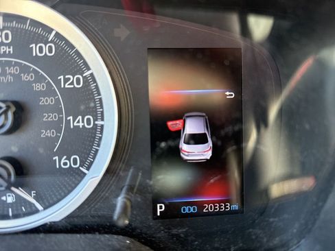 Used 2021 Toyota Corolla LE image 4