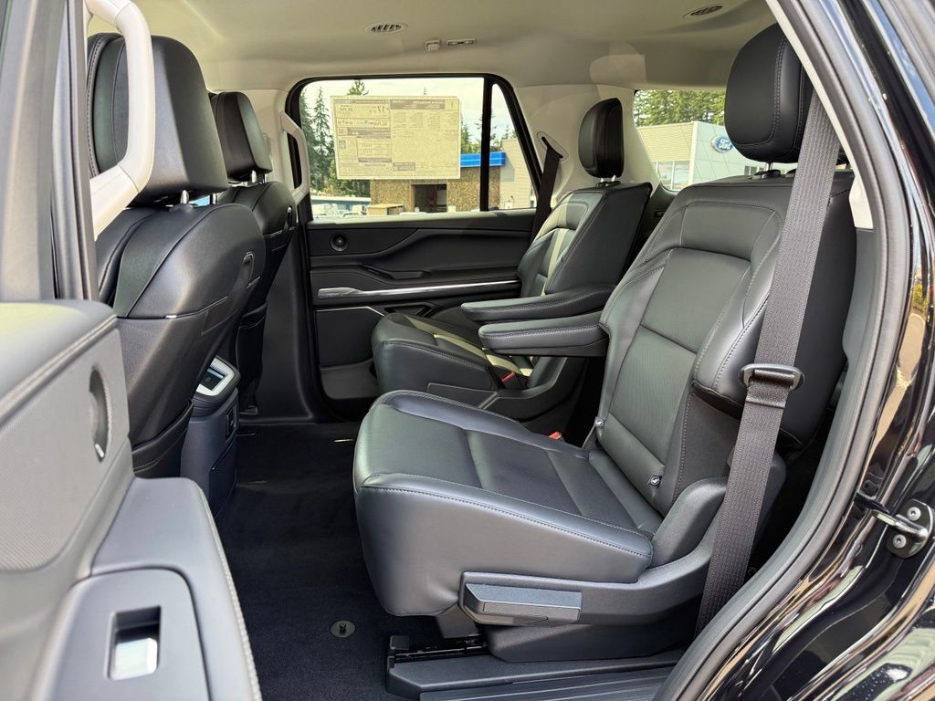 New 2027 Lincoln Navigator Premiere AWD/4WD image 11