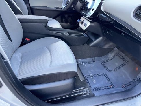 Used 2016 Toyota Prius Two image 15