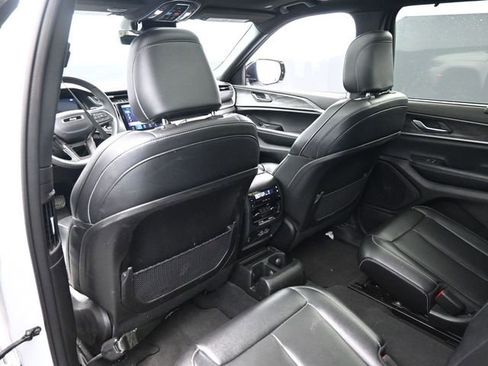 Used 2024 Jeep Grand Cherokee L Limited w/ Luxury Tech Group II image 39