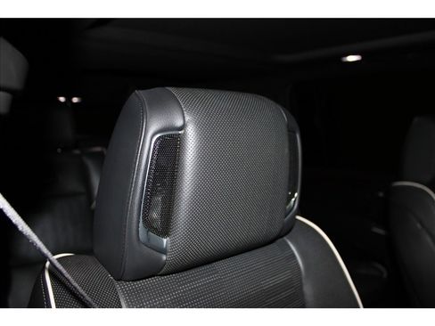 Used 2022 Cadillac Escalade ESV Premium Luxury image 31