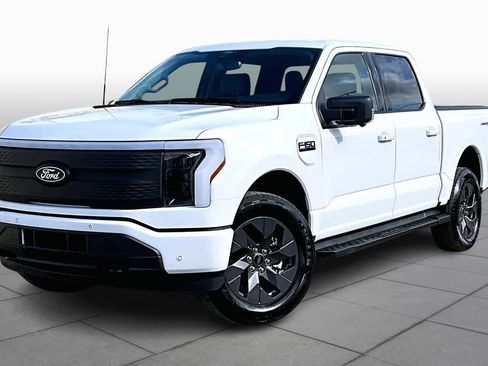 Used 2025 Ford F150 Lightning Flash image 2