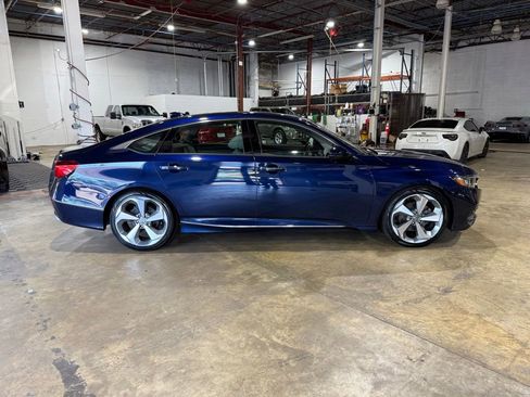 Used 2018 Honda Accord Touring image 7