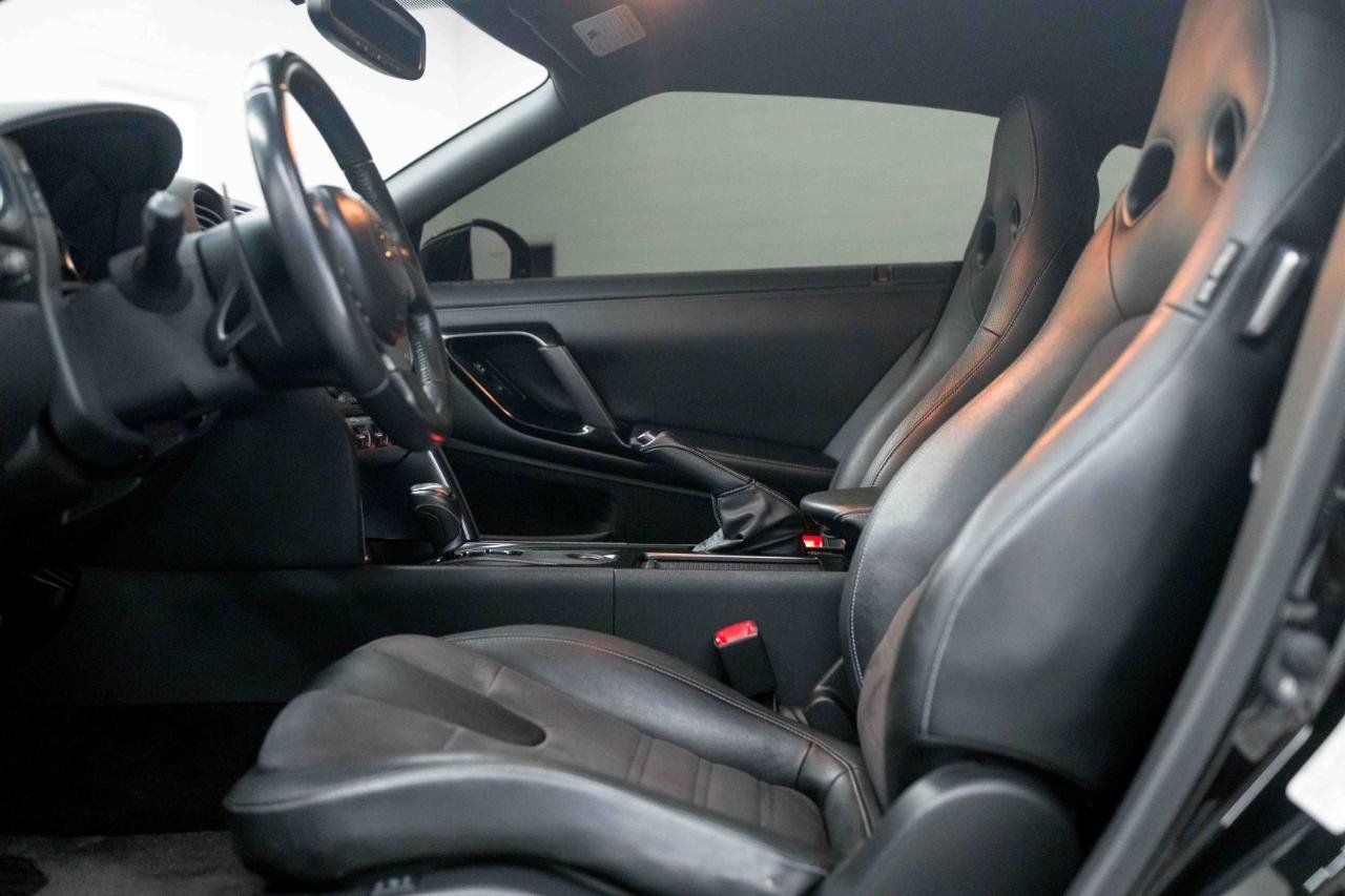 Used 2015 Nissan GT-R Premium AWD/4WD image 40