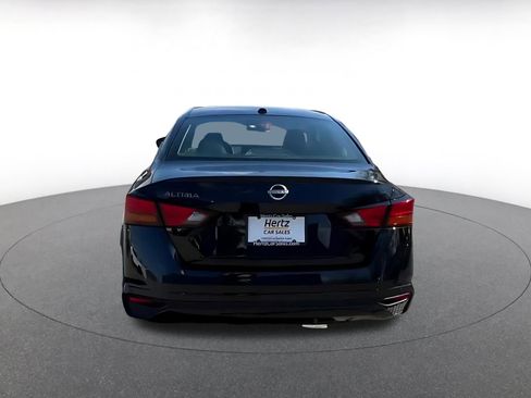 Used 2025 Nissan Altima 2.5 SV image 12