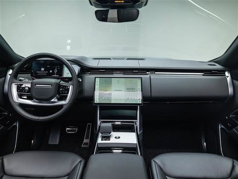 New 2025 Land Rover Range Rover SE image 20