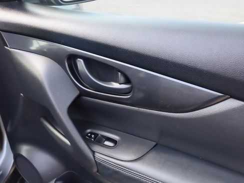 Used 2020 Nissan Rogue S image 47