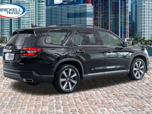 Certified 2023 Honda Pilot Touring image 8