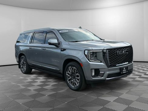 Used 2023 GMC Yukon XL Denali Ultimate AWD/4WD image 3