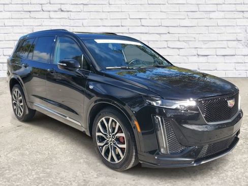 Used 2023 Cadillac XT6 Sport w/ Technology Package AWD/4WD image 5