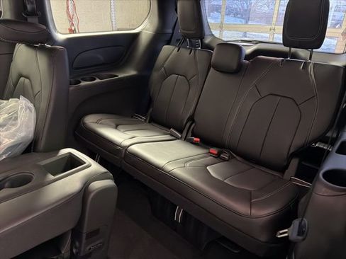 New 2026 Chrysler Pacifica Select image 20