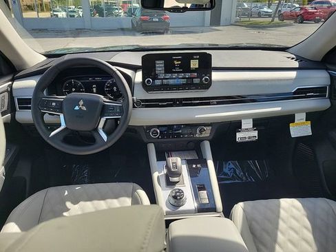 New 2025 Mitsubishi Outlander SEL image 15