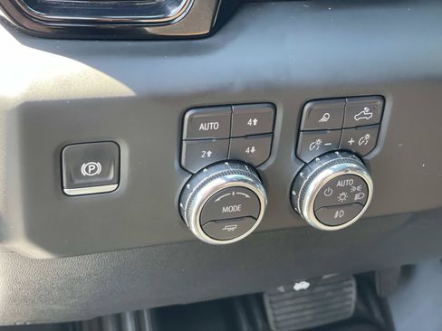 Used 2025 GMC Sierra 1500 AT4 w/ AT4 Premium Package AWD/4WD image 21