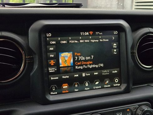 Used 2023 Jeep Wrangler Unlimited Sahara image 11