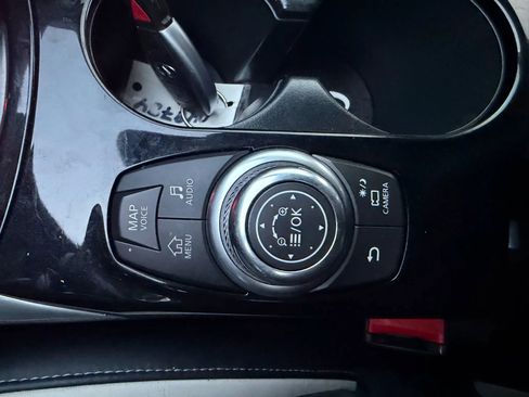 Used 2018 INFINITI QX30 Sport image 21