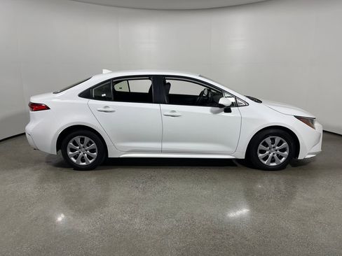 Certified 2022 Toyota Corolla LE FWD image 2