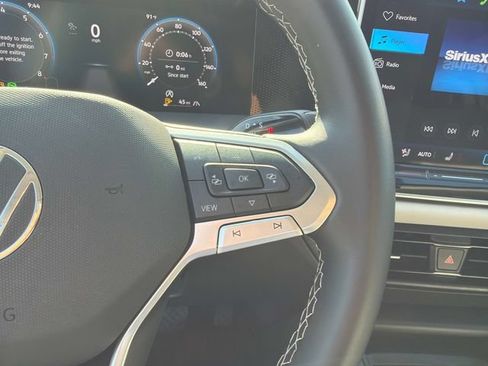 Used 2025 Volkswagen Tiguan SE AWD/4WD image 25