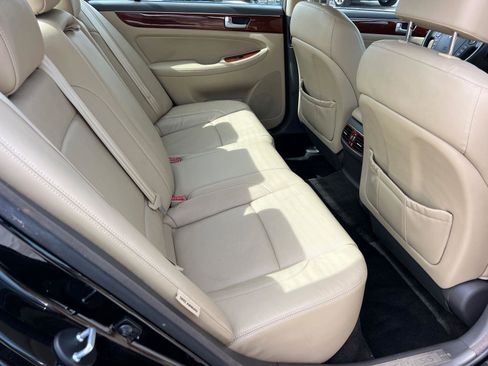 Used 2013 Hyundai Genesis 3.8 RWD image 15